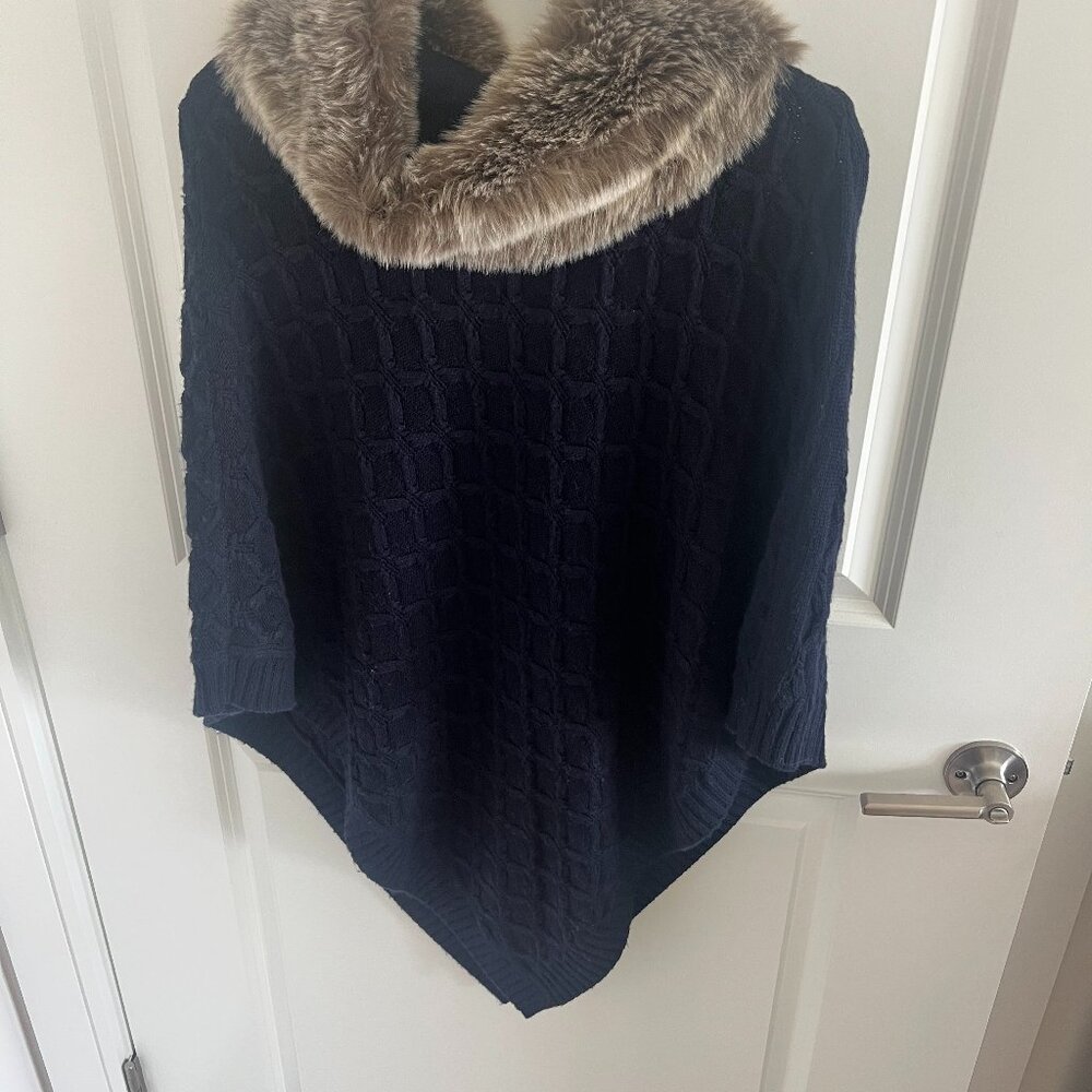 🌟$15 - Price Reduced - Navy Blue Poncho with Fauz Fur